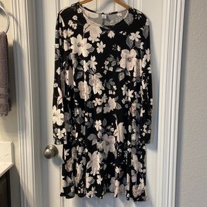 Old Navy long sleeve floral dress Size Medium